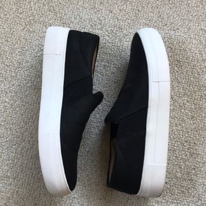 Shoe Vince Camuto slip on black size 9.5 M